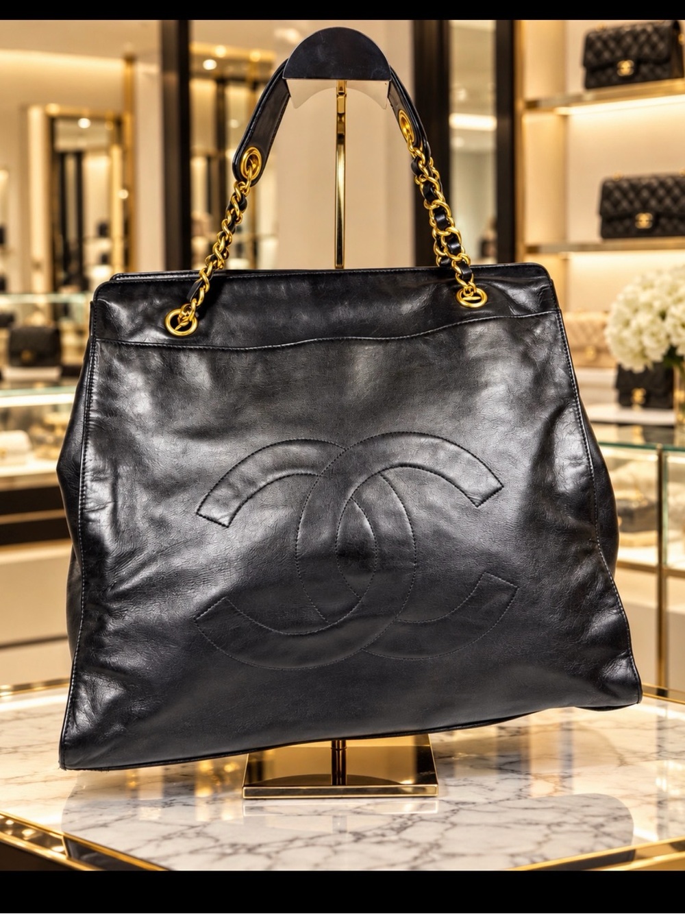 Vintage Black Chanel Timeless CC Chain Lambskin Tote bag Gold hardware LG In USA